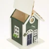 Maison nid d'oiseaux artisanale en bois à suspendre vert – Image 3