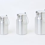 Pot à Lait en Aluminium Poli avec Poignée et Couvercle Différentes Tailles Design Classique