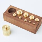 Socle en bois avec 10 poids en fonte - 1kg à 5g