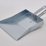 Pelle galvanisée avec manche pour suspendre 32x23cm