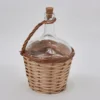 Bouteille en verre de 2 litres avec revêtement et poignée en osier