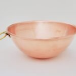 Bol à battre les œufs en cuivre avec anse en laiton – 18 cm
