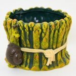 Cache-pot en céramique en forme de botte d’asperges avec escargot