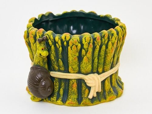 Cache-pot en céramique en forme de botte d’asperges avec escargot