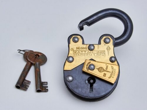 Cadenas rustique en fer et laiton, finition vieillie – 11 cm, avec deux clés
