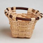 Panier artisanal en châtaignier petit, diamètre 16 cm hauteur 11 cm