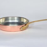 Poêle en cuivre avec manche en laiton et intérieur étamé pour tout type de cuisines, toutes les tailles