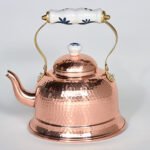 Théière en cuivre artisanale martelée avec poignée en céramique 1,5 litres, style turc