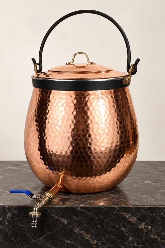 Chaudron en Cuivre Artisanal pour Vin Chaud – Intérieur Étamé, Robinet, Couvercle et Anse en Fer, 20 à 60 Litres