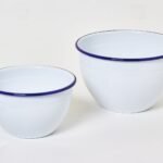Lot de 2 bols en acier émaillé blanc à liseré bleu – 3 L et 1 L