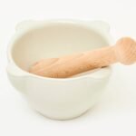 Mortier en grès artisanal avec pilon en bois – 17 cm