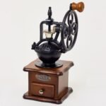 Moulin à café manuel vintage avec manivelle à roue et tiroir en bois