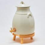 Vinaigrier en Grès Blanc 3,5L Poterie Artisanale Support en Bois pour la Macération à la Maison