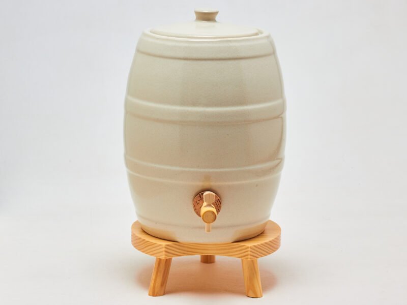 Vinaigrier en Grès Émaillé 5 L – Modèle Tonneau avec Robinet en Bois et Support en Pin – Image 3