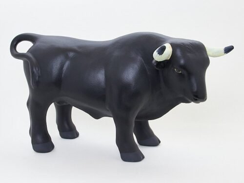 Taureau noir en céramique peinte à la main – 42 × 21 cm