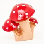 Trois champignons en céramique aux couleurs vives – 32 × 30 cm